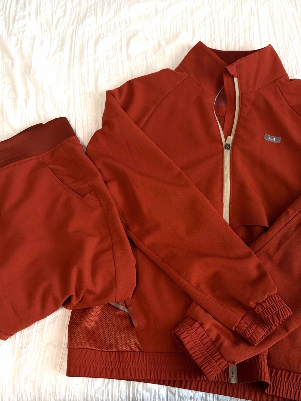 FIGS Auburn Sydney Scrub Jacket and Zamora Joggers XS/P